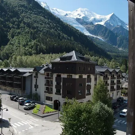 クールマイユール アパート *