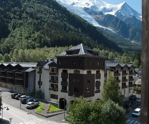 Courmayeur Апартаменти *